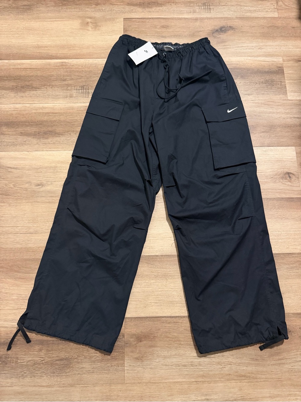NWT Nike Parachute Cargo Pants Women’s Medium Black Ripstop Utility Drawstring